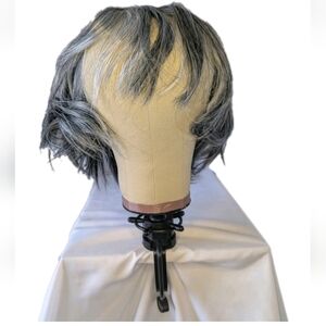 Aisaide Synthetic Wig Layered Highlighted Bob Silver Gray NWT